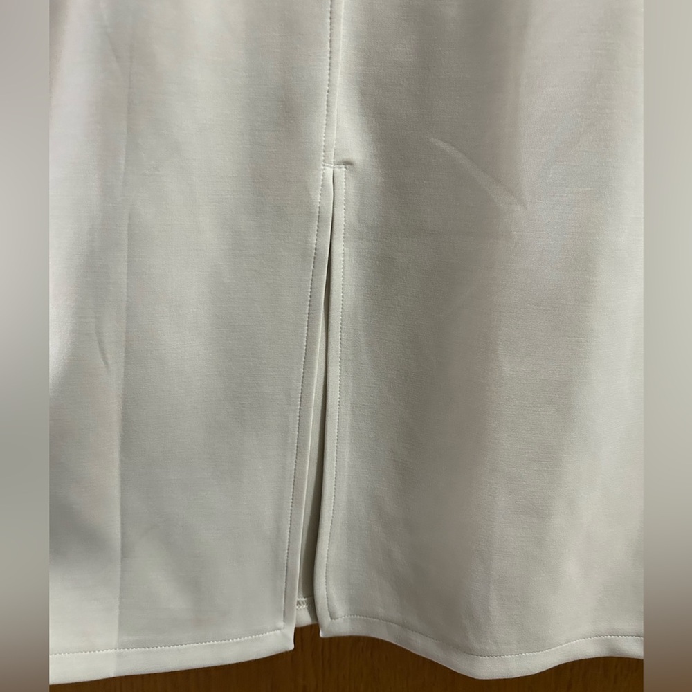 Lululemon Softstreme High-Rise Midi Skirt Cream in color excellent condition!! - Picture 4 of 9